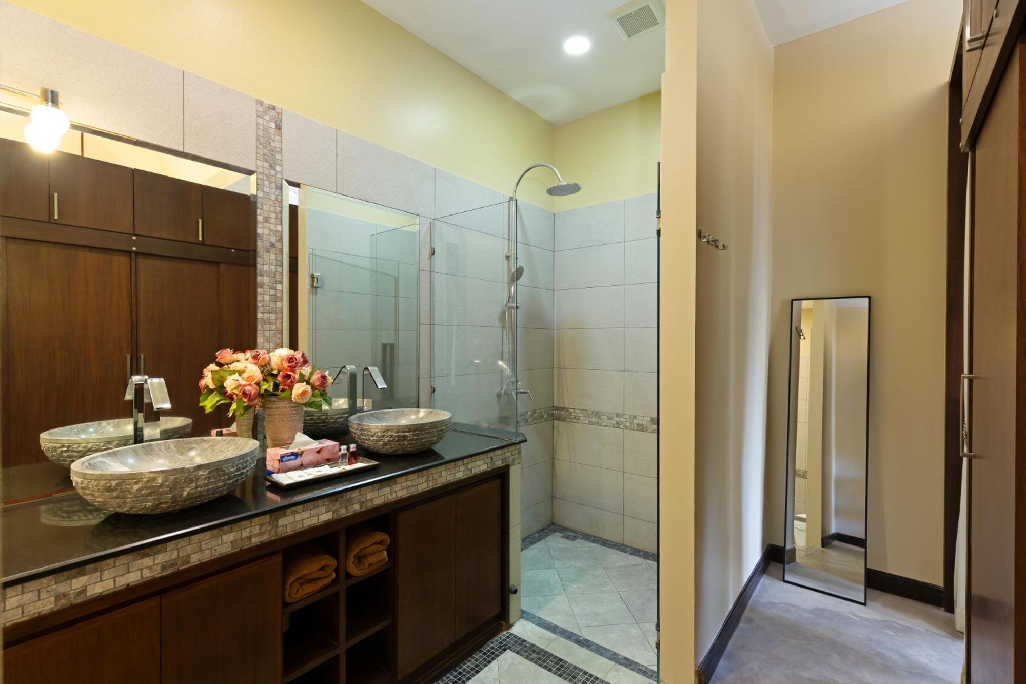 Extraordinary Courtyard 6Br Pool Villa Sri Suri, Naiharn Rawai Luaran gambar