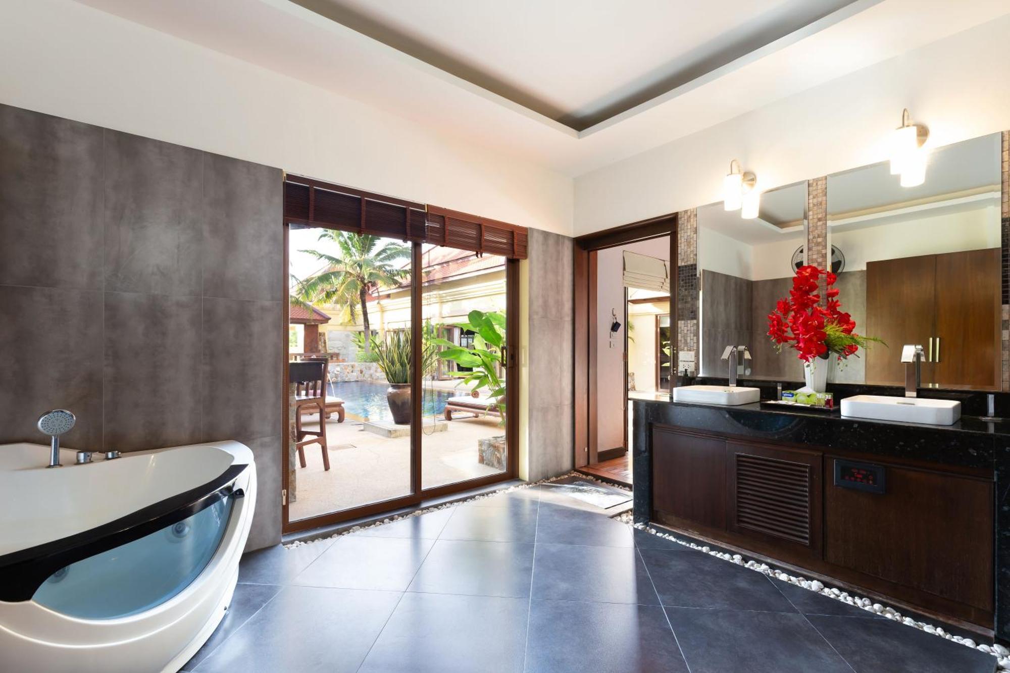 Extraordinary Courtyard 6Br Pool Villa Sri Suri, Naiharn Rawai Luaran gambar